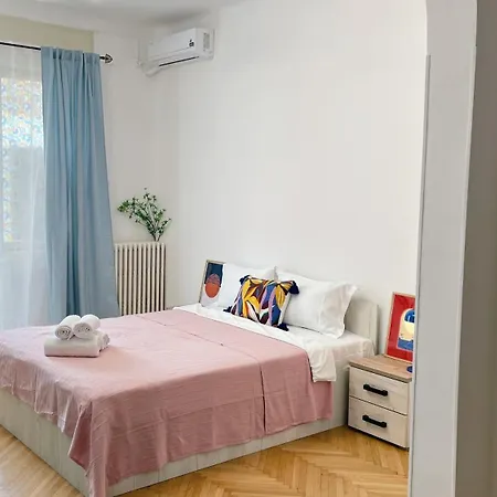 Cocktail I In Piata Romana Apartment Bukarest