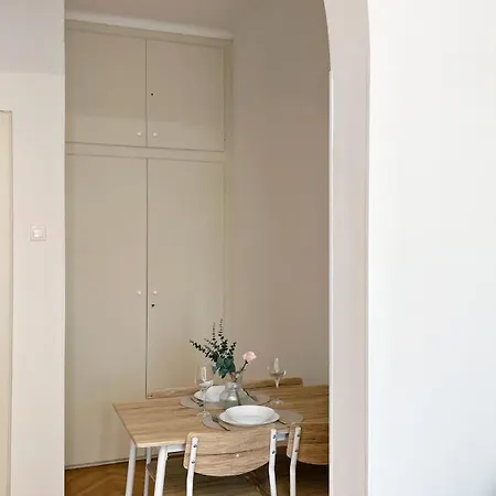 Cocktail I In Piata Romana Bukarest