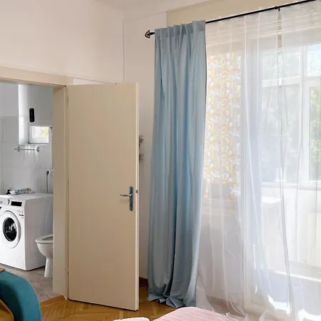 Cocktail I In Piata Romana