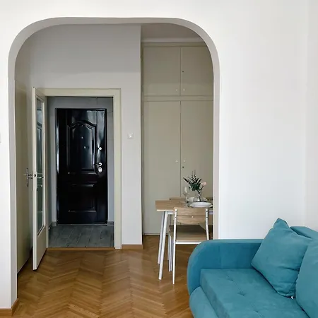 Cocktail I In Piata Romana Bucarest