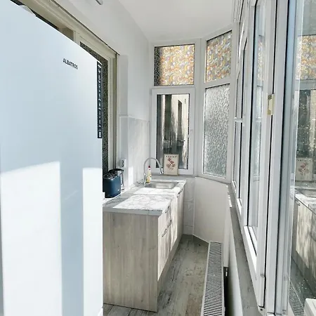 Cocktail I In Piata Romana * Бухарест