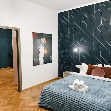 Cocktail I In Piata Romana * Бухарест