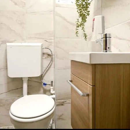 Cocktail I In Piata Romana * Бухарест