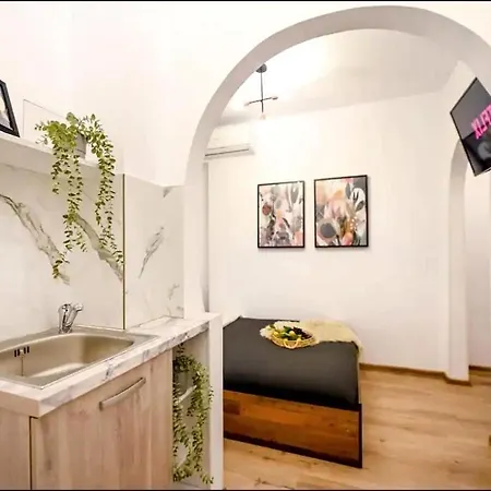 Cocktail I In Piata Romana Апартаменты *