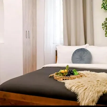 Cocktail I In Piata Romana * Bucarest