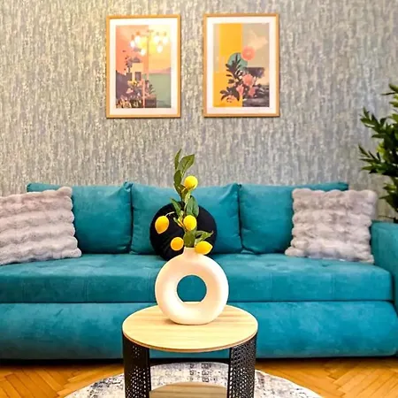 Cocktail I In Piata Romana * Бухарест