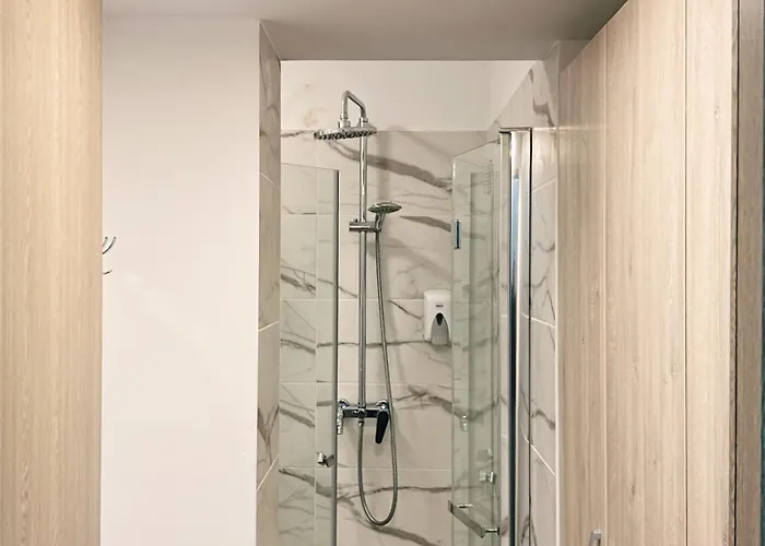 Cocktail I In Piata Romana