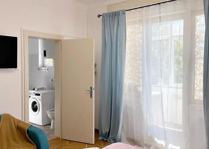 Cocktail I In Piata Romana