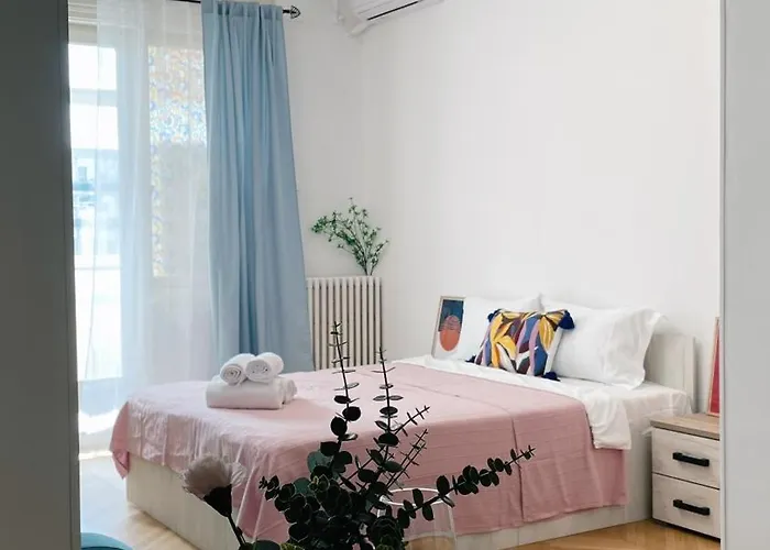 Cocktail I In Piata Romana *