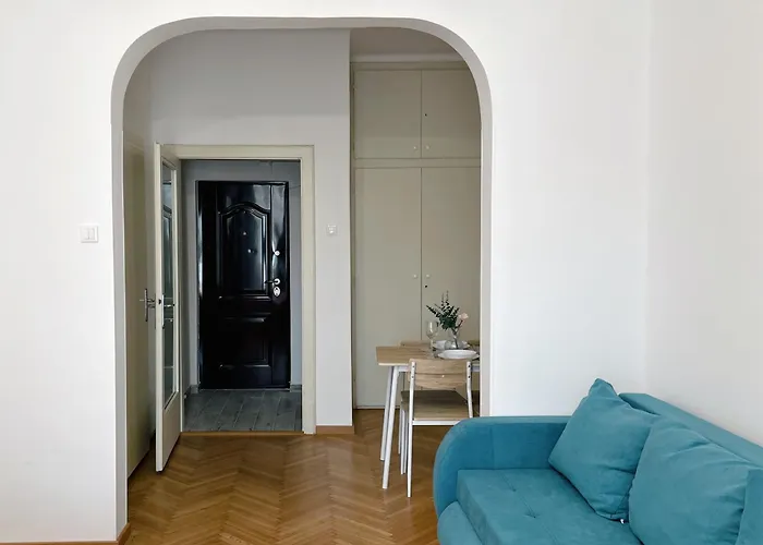 Cocktail I In Piata Romana 부쿠레슈티