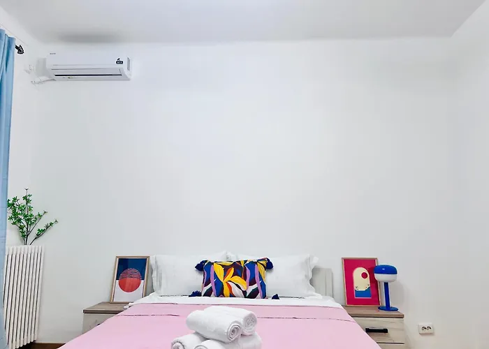 Cocktail I In Piata Romana * 부쿠레슈티