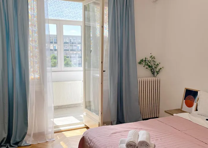 Cocktail I In Piata Romana