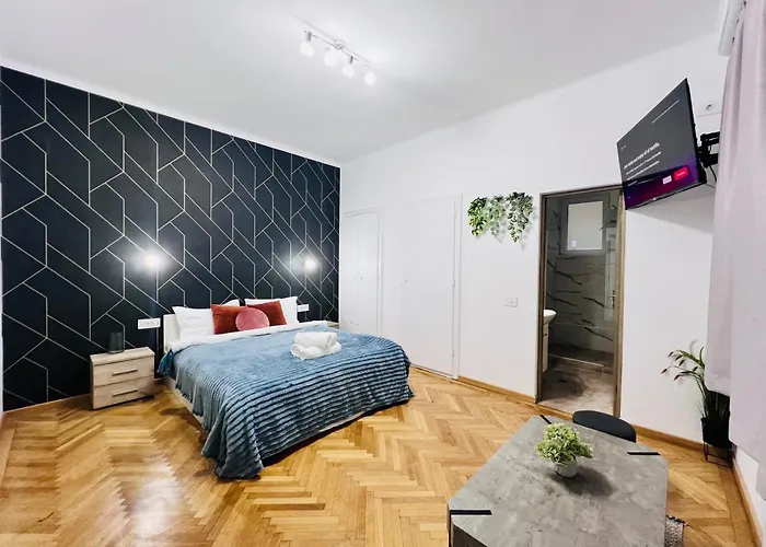 Cocktail I In Piata Romana *