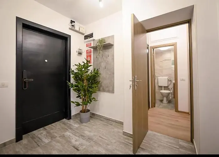 Cocktail I In Piata Romana *