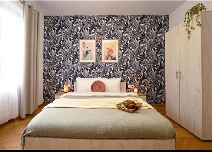 Cocktail I In Piata Romana *