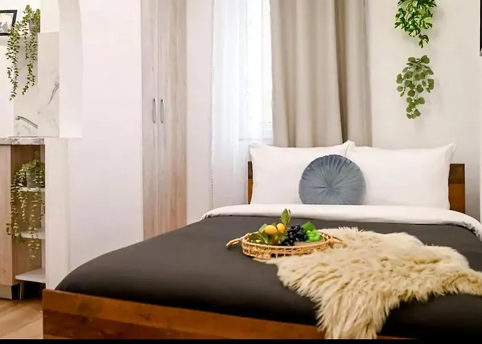 Cocktail I In Piata Romana * Bukurešť