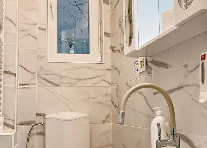 Cocktail I In Piata Romana *